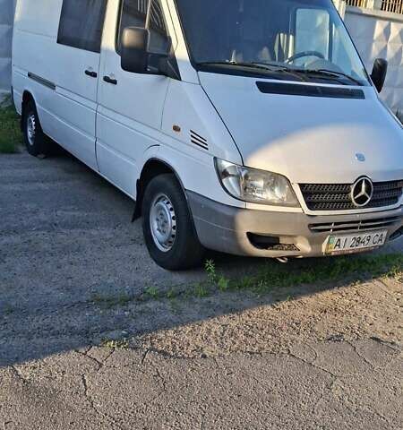 Белый Мерседес Sprinter, объемом двигателя 2.15 л и пробегом 707 тыс. км за 9500 $, фото 1 на Automoto.ua
