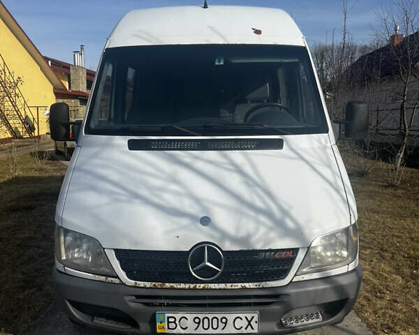 Белый Мерседес Sprinter, объемом двигателя 2.2 л и пробегом 460 тыс. км за 7200 $, фото 1 на Automoto.ua