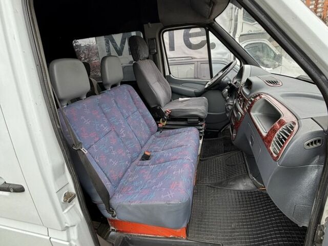 Белый Мерседес Sprinter, объемом двигателя 2.2 л и пробегом 880 тыс. км за 6500 $, фото 5 на Automoto.ua