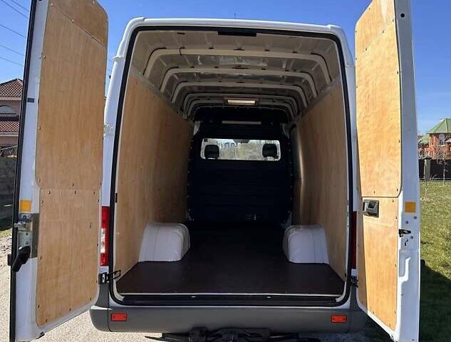 Белый Мерседес Sprinter, объемом двигателя 2.7 л и пробегом 260 тыс. км за 20900 $, фото 8 на Automoto.ua