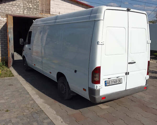 Белый Мерседес Sprinter, объемом двигателя 2.15 л и пробегом 685 тыс. км за 10700 $, фото 2 на Automoto.ua