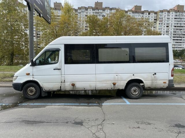 Белый Мерседес Sprinter, объемом двигателя 2.7 л и пробегом 550 тыс. км за 5800 $, фото 3 на Automoto.ua