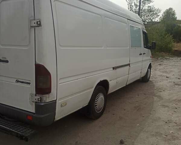 Белый Мерседес Sprinter, объемом двигателя 2.2 л и пробегом 400 тыс. км за 7000 $, фото 11 на Automoto.ua
