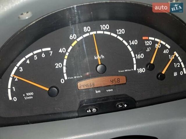 Белый Мерседес Sprinter, объемом двигателя 2.15 л и пробегом 244 тыс. км за 9900 $, фото 18 на Automoto.ua