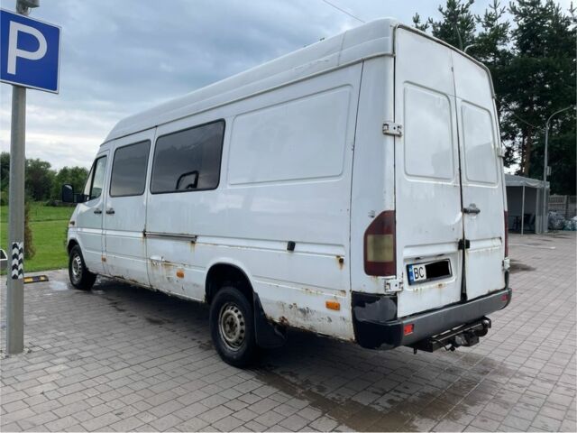 Белый Мерседес Sprinter, объемом двигателя 2.2 л и пробегом 480 тыс. км за 5500 $, фото 4 на Automoto.ua