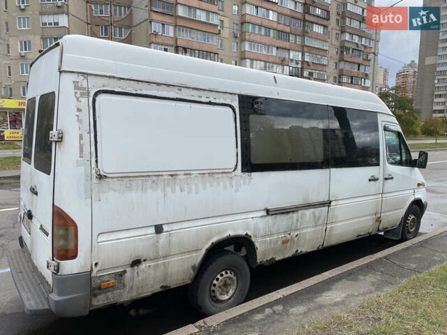 Белый Мерседес Sprinter, объемом двигателя 2.69 л и пробегом 550 тыс. км за 5800 $, фото 5 на Automoto.ua