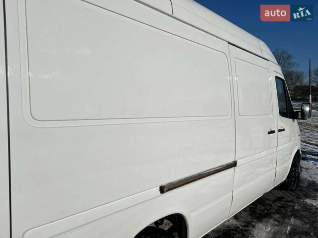Белый Мерседес Sprinter, объемом двигателя 2.15 л и пробегом 300 тыс. км за 8000 $, фото 3 на Automoto.ua