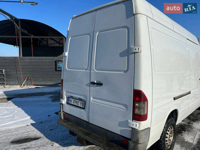 Белый Мерседес Sprinter, объемом двигателя 2.15 л и пробегом 300 тыс. км за 8000 $, фото 4 на Automoto.ua