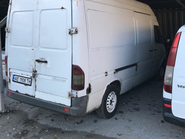 Мерседес Sprinter 2004 в Каменское - Днепродзержинск на Automoto.ua Белый Мерседес Sprinter, объемом двигателя 2.1 л и пробегом 692 тыс. км за 4999 $, фото 3 на Automoto.ua