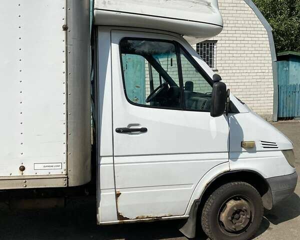 Белый Мерседес Sprinter, объемом двигателя 2.7 л и пробегом 400 тыс. км за 8500 $, фото 3 на Automoto.ua