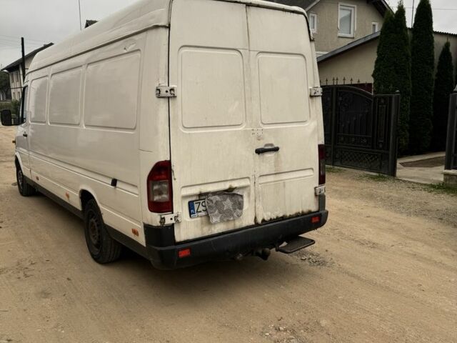 Белый Мерседес Sprinter, объемом двигателя 2.2 л и пробегом 500 тыс. км за 3300 $, фото 6 на Automoto.ua