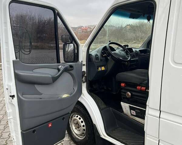 Белый Мерседес Sprinter, объемом двигателя 2.15 л и пробегом 301 тыс. км за 9500 $, фото 9 на Automoto.ua
