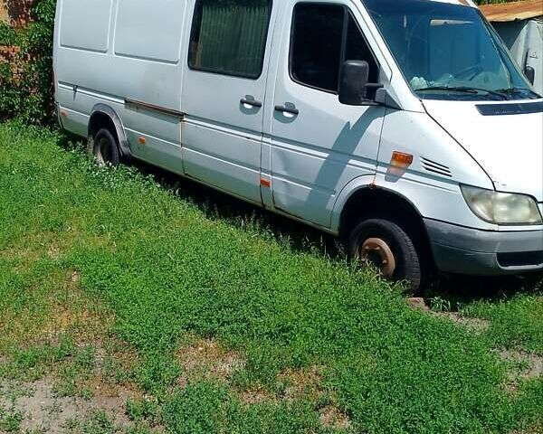 Белый Мерседес Sprinter, объемом двигателя 2.2 л и пробегом 370 тыс. км за 6500 $, фото 4 на Automoto.ua