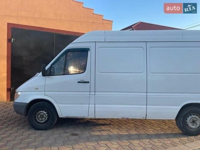 Белый Мерседес Sprinter, объемом двигателя 2.2 л и пробегом 500 тыс. км за 5800 $, фото 1 на Automoto.ua
