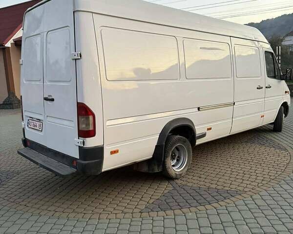 Белый Мерседес Sprinter, объемом двигателя 2.69 л и пробегом 500 тыс. км за 9999 $, фото 4 на Automoto.ua