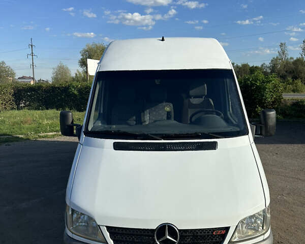 Белый Мерседес Sprinter, объемом двигателя 2.15 л и пробегом 500 тыс. км за 8700 $, фото 2 на Automoto.ua