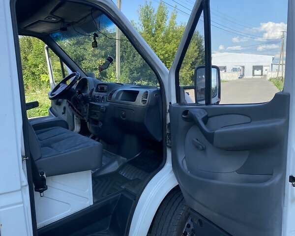 Белый Мерседес Sprinter, объемом двигателя 2.7 л и пробегом 550 тыс. км за 8150 $, фото 5 на Automoto.ua