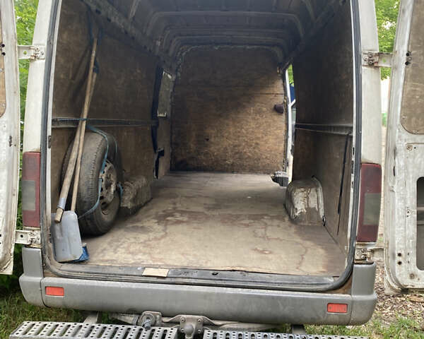 Белый Мерседес Sprinter, объемом двигателя 2.2 л и пробегом 400 тыс. км за 7000 $, фото 4 на Automoto.ua