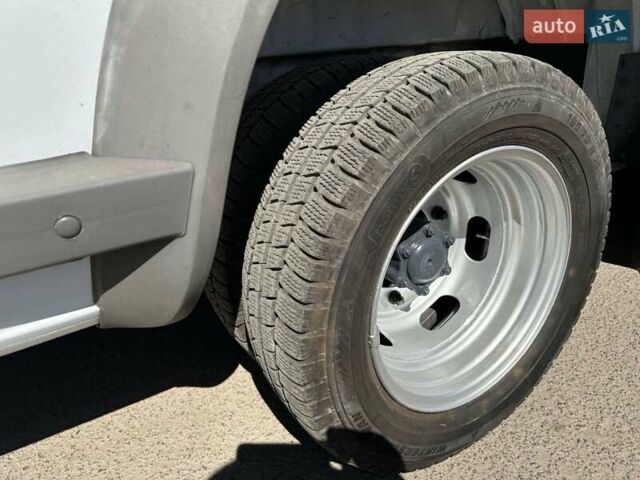 Белый Мерседес Sprinter, объемом двигателя 2.7 л и пробегом 260 тыс. км за 20900 $, фото 6 на Automoto.ua