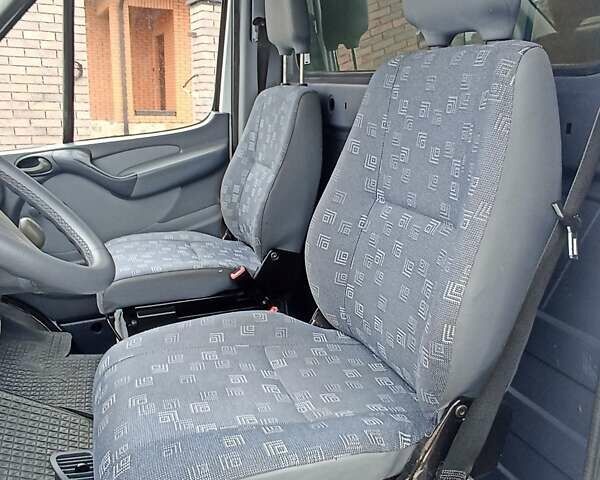Белый Мерседес Sprinter, объемом двигателя 2.7 л и пробегом 260 тыс. км за 20900 $, фото 14 на Automoto.ua