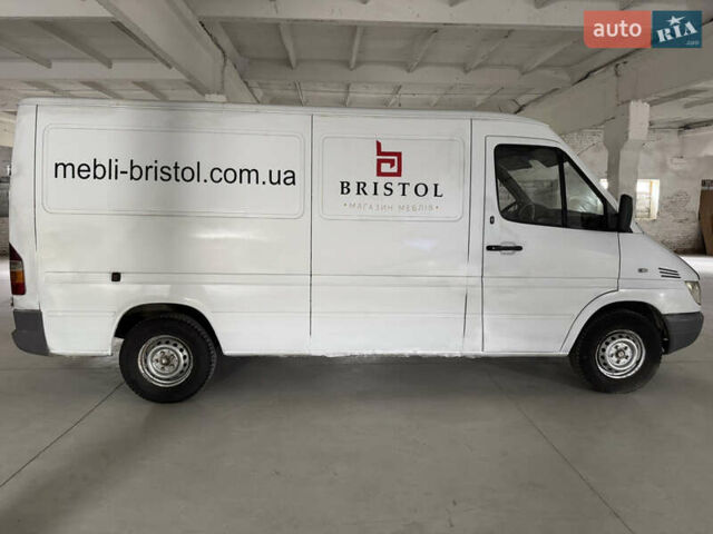 Белый Мерседес Sprinter, объемом двигателя 2.15 л и пробегом 442 тыс. км за 6600 $, фото 2 на Automoto.ua
