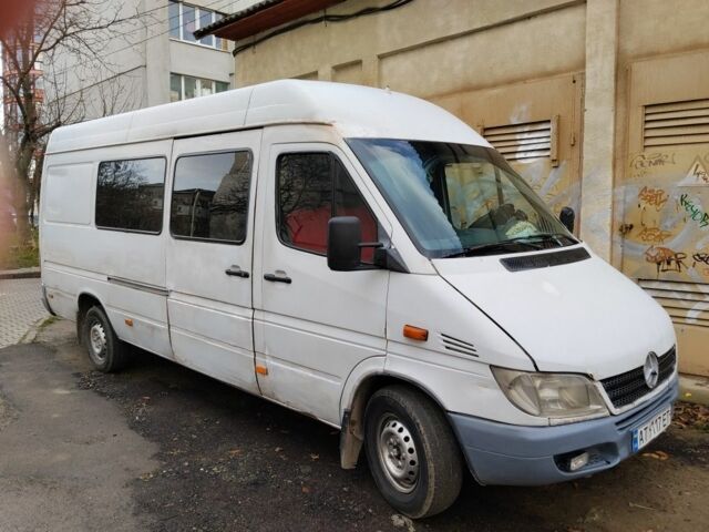 Белый Мерседес Sprinter, объемом двигателя 2.1 л и пробегом 802 тыс. км за 5800 $, фото 2 на Automoto.ua