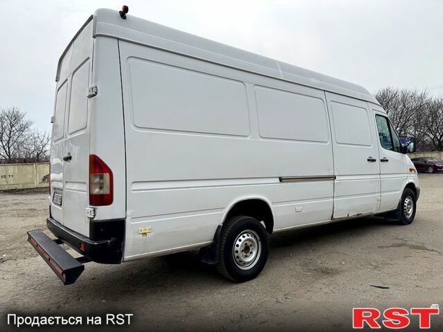 Белый Мерседес Sprinter, объемом двигателя 2.7 л и пробегом 767 тыс. км за 8999 $, фото 4 на Automoto.ua