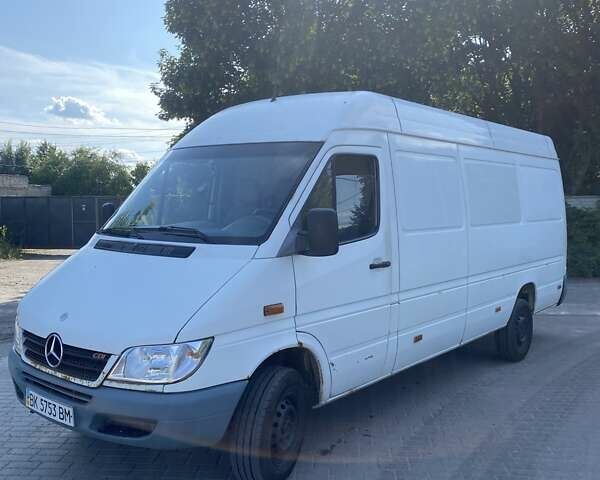 Белый Мерседес Sprinter, объемом двигателя 2.7 л и пробегом 550 тыс. км за 8150 $, фото 2 на Automoto.ua