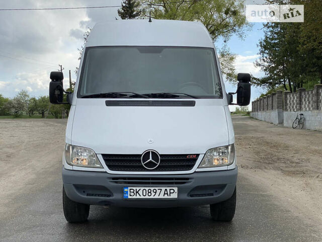 Белый Мерседес Sprinter, объемом двигателя 2.2 л и пробегом 430 тыс. км за 9400 $, фото 1 на Automoto.ua