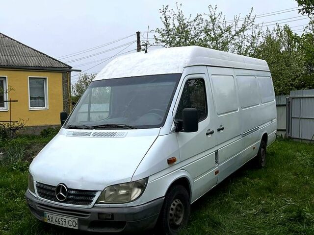 Белый Мерседес Sprinter, объемом двигателя 2.2 л и пробегом 400 тыс. км за 4600 $, фото 6 на Automoto.ua