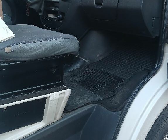 Белый Мерседес Sprinter, объемом двигателя 2 л и пробегом 640 тыс. км за 10500 $, фото 7 на Automoto.ua