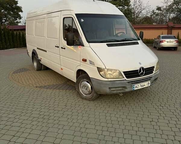 Белый Мерседес Sprinter, объемом двигателя 2.69 л и пробегом 500 тыс. км за 9999 $, фото 3 на Automoto.ua