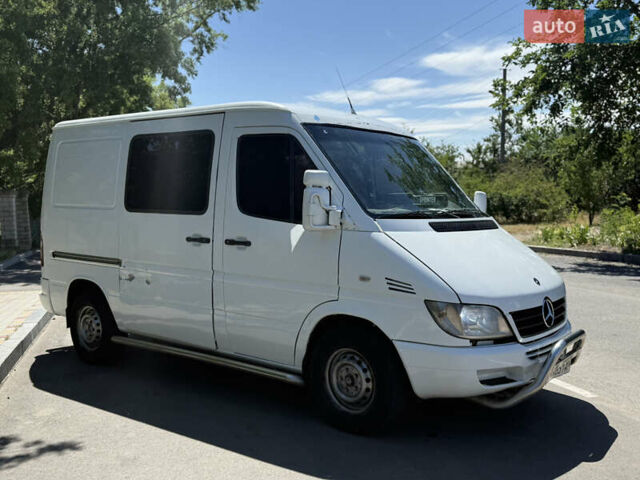 Белый Мерседес Sprinter, объемом двигателя 2.15 л и пробегом 578 тыс. км за 6800 $, фото 4 на Automoto.ua