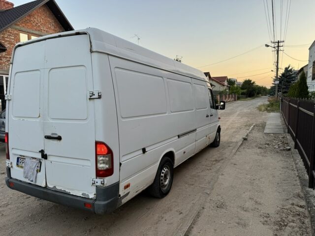 Белый Мерседес Sprinter, объемом двигателя 2.2 л и пробегом 325 тыс. км за 3800 $, фото 4 на Automoto.ua