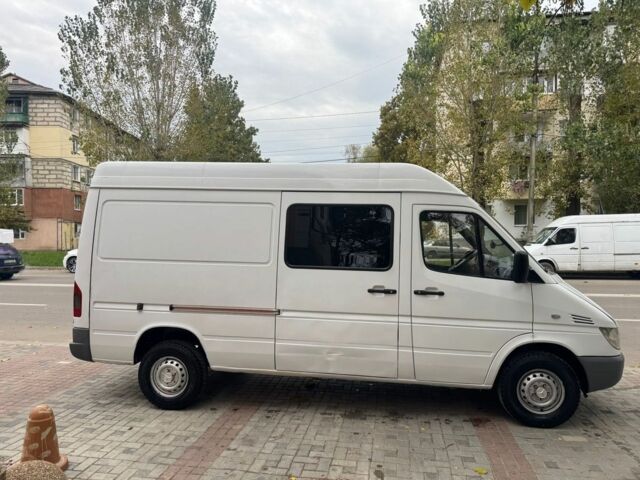 Белый Мерседес Sprinter, объемом двигателя 2.2 л и пробегом 450 тыс. км за 3200 $, фото 5 на Automoto.ua