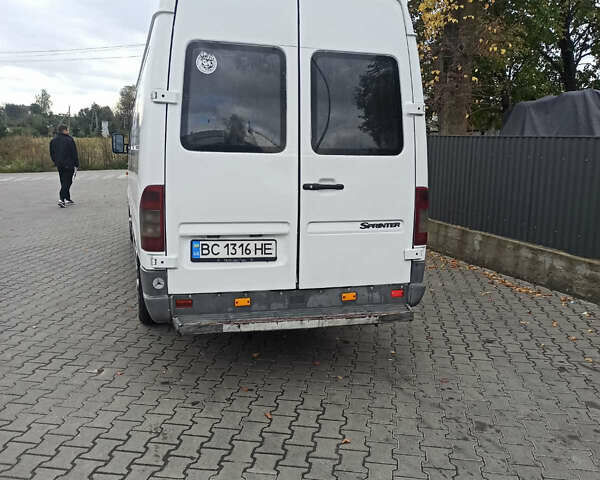 Белый Мерседес Sprinter, объемом двигателя 0 л и пробегом 820 тыс. км за 8300 $, фото 4 на Automoto.ua