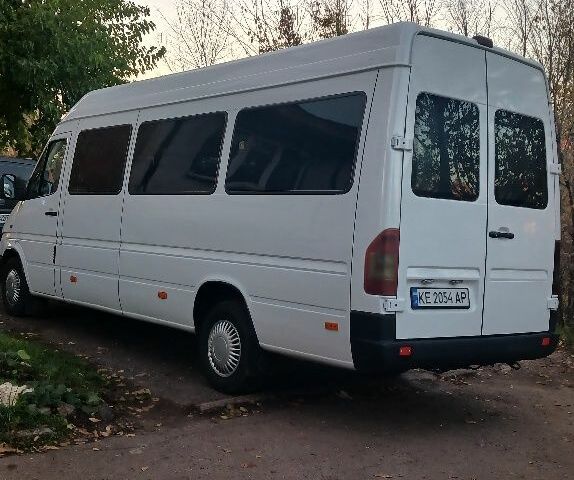 Белый Мерседес Sprinter, объемом двигателя 2 л и пробегом 640 тыс. км за 10500 $, фото 2 на Automoto.ua