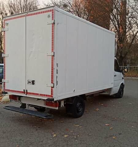 Белый Мерседес Sprinter, объемом двигателя 2.69 л и пробегом 485 тыс. км за 10950 $, фото 2 на Automoto.ua