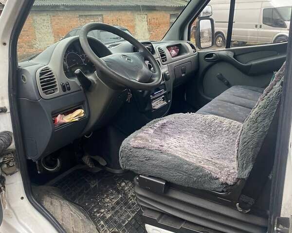 Белый Мерседес Sprinter, объемом двигателя 2.7 л и пробегом 391 тыс. км за 9500 $, фото 7 на Automoto.ua