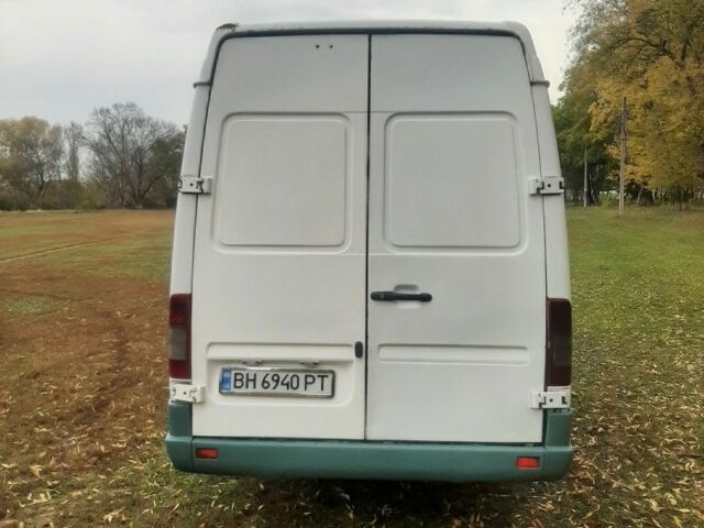 Белый Мерседес Sprinter, объемом двигателя 2.1 л и пробегом 804 тыс. км за 8500 $, фото 3 на Automoto.ua