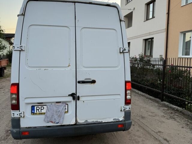 Белый Мерседес Sprinter, объемом двигателя 2.2 л и пробегом 325 тыс. км за 3800 $, фото 5 на Automoto.ua