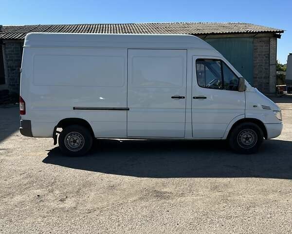 Белый Мерседес Sprinter, объемом двигателя 2.69 л и пробегом 755 тыс. км за 9000 $, фото 29 на Automoto.ua