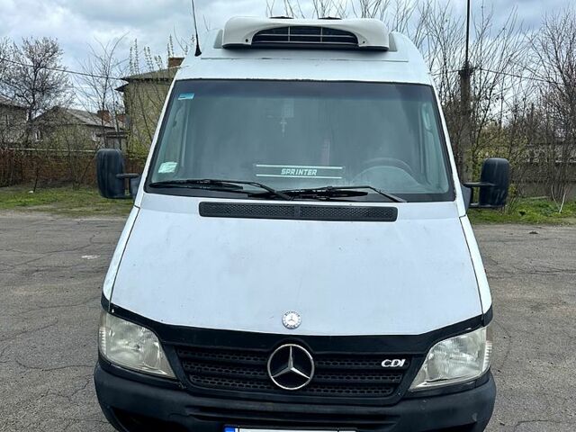 Белый Мерседес Sprinter, объемом двигателя 2.2 л и пробегом 421 тыс. км за 8900 $, фото 1 на Automoto.ua