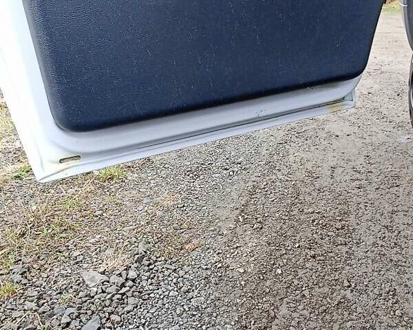 Белый Мерседес Sprinter, объемом двигателя 2.7 л и пробегом 260 тыс. км за 20900 $, фото 13 на Automoto.ua