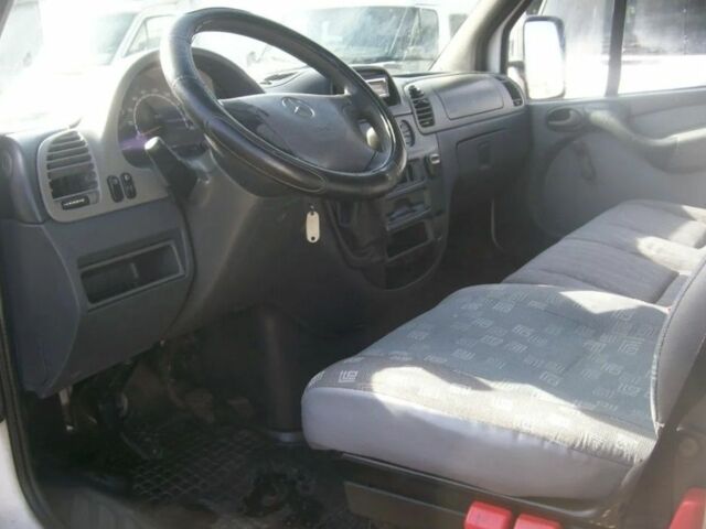 Мерседес Sprinter 2004 у Могилев-Подольском на Automoto.ua Білий Мерседес Sprinter, об'ємом двигуна 2.2 л та пробігом 320 тис. км за 2150 $, фото 5 на Automoto.ua
