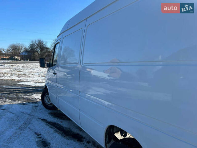Белый Мерседес Sprinter, объемом двигателя 2.15 л и пробегом 300 тыс. км за 8000 $, фото 6 на Automoto.ua