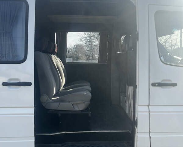 Белый Мерседес Sprinter, объемом двигателя 2.2 л и пробегом 460 тыс. км за 7200 $, фото 10 на Automoto.ua