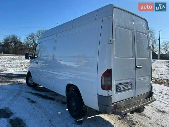 Белый Мерседес Sprinter, объемом двигателя 2.15 л и пробегом 300 тыс. км за 8000 $, фото 5 на Automoto.ua