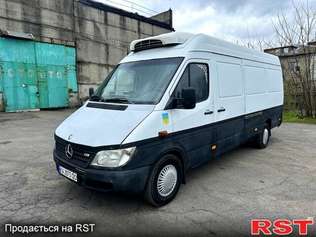 Белый Мерседес Sprinter, объемом двигателя 2.2 л и пробегом 421 тыс. км за 8900 $, фото 2 на Automoto.ua