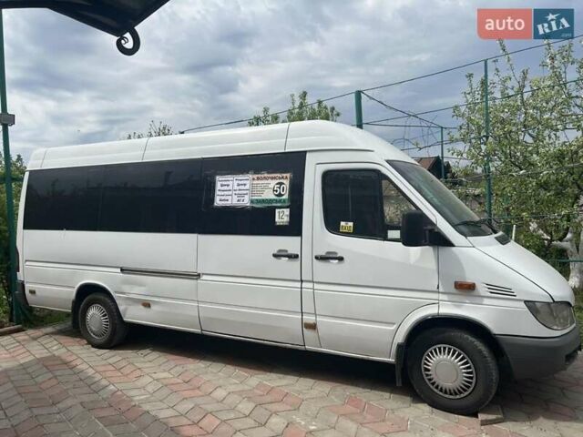Белый Мерседес Sprinter, объемом двигателя 2.2 л и пробегом 400 тыс. км за 10500 $, фото 1 на Automoto.ua